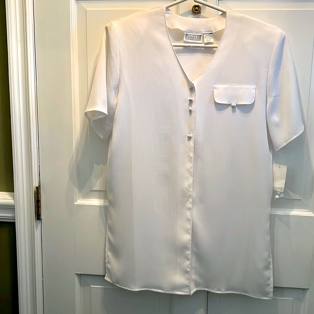 Beautiful White Short Sleeve Tunic Style Blouse